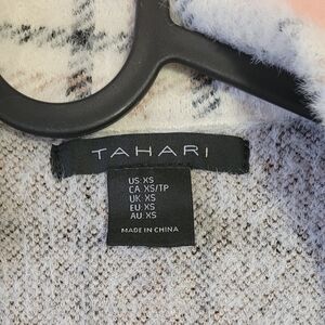 TAHARI Cropped Eyelash Plaid
Jacket